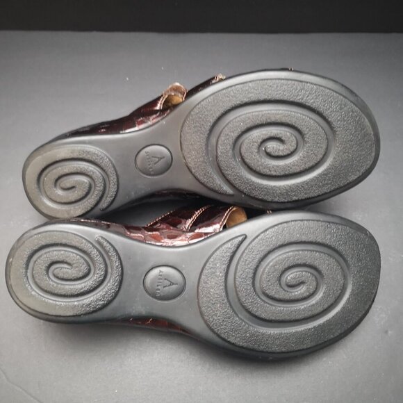 Clarks Artisan Ladies Size 6.5 Leather Upper Brown Crocodile Pattern Sandals - Picture 6 of 8